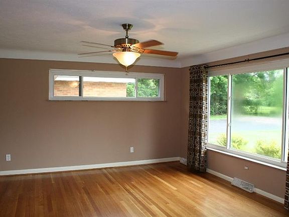 3rd image of 774 Connie Ln