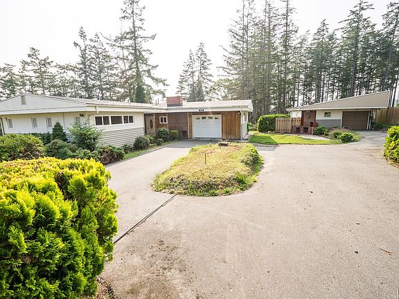 4th image of 923 Deer Park Ln