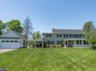 1300 Murphy Ln, Warrington, PA 18976