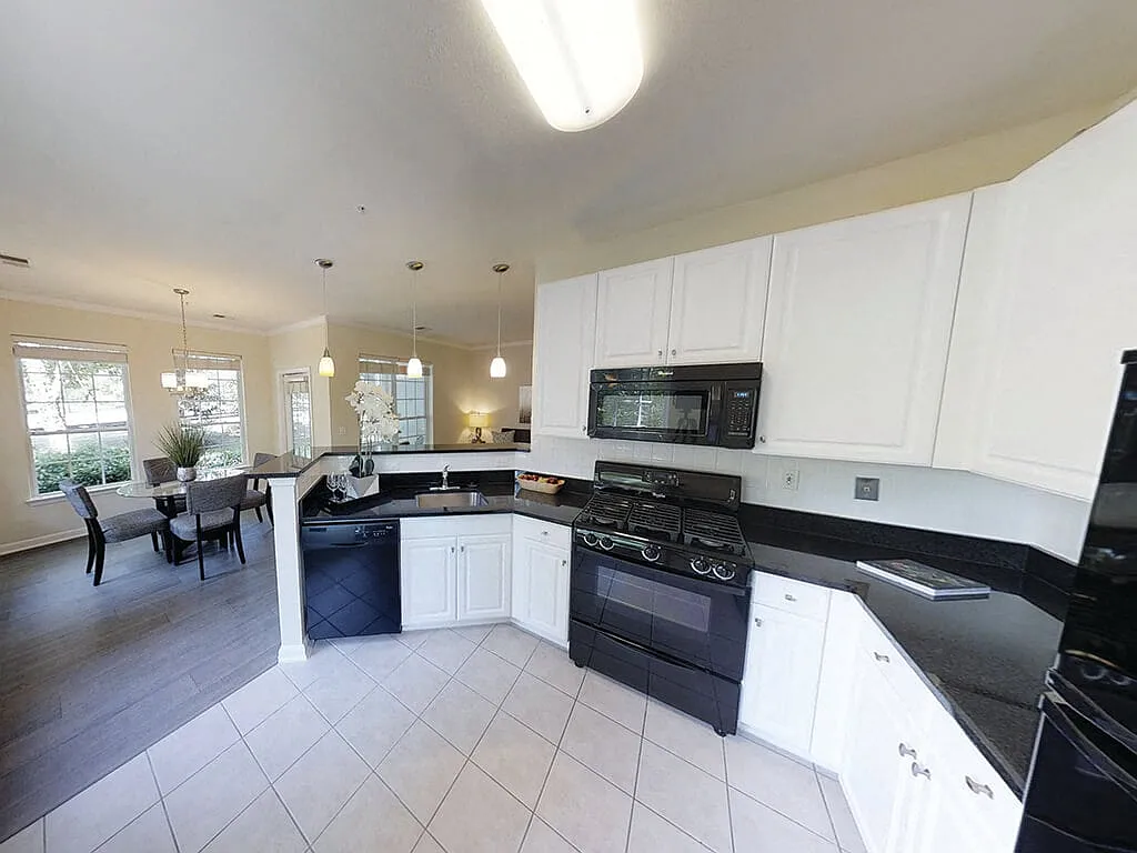 The Montgomery Apartments — Photo 2