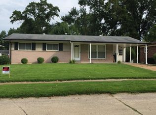 8 Hammes Dr, Florissant, MO 63031