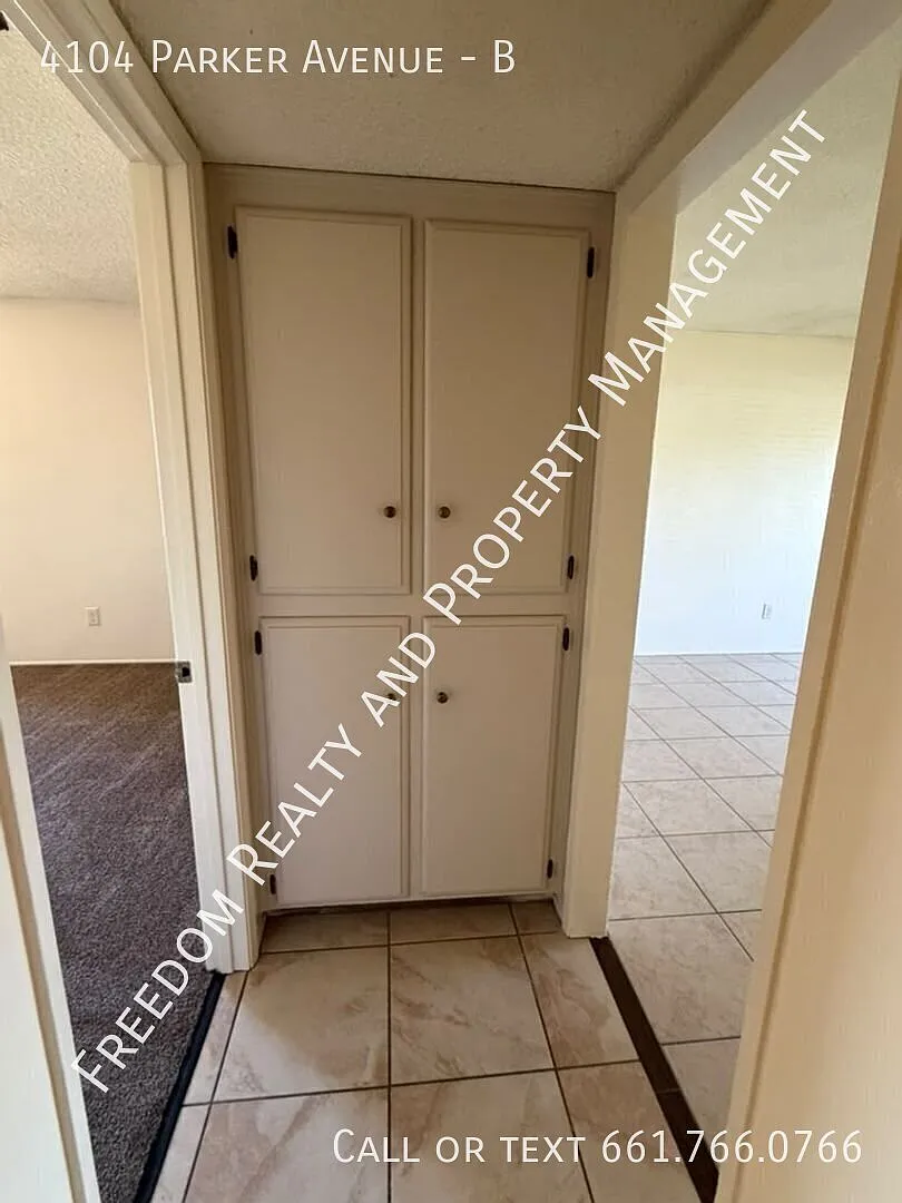 Cute 2 bedroom with Laundry Hookups — Photo 3