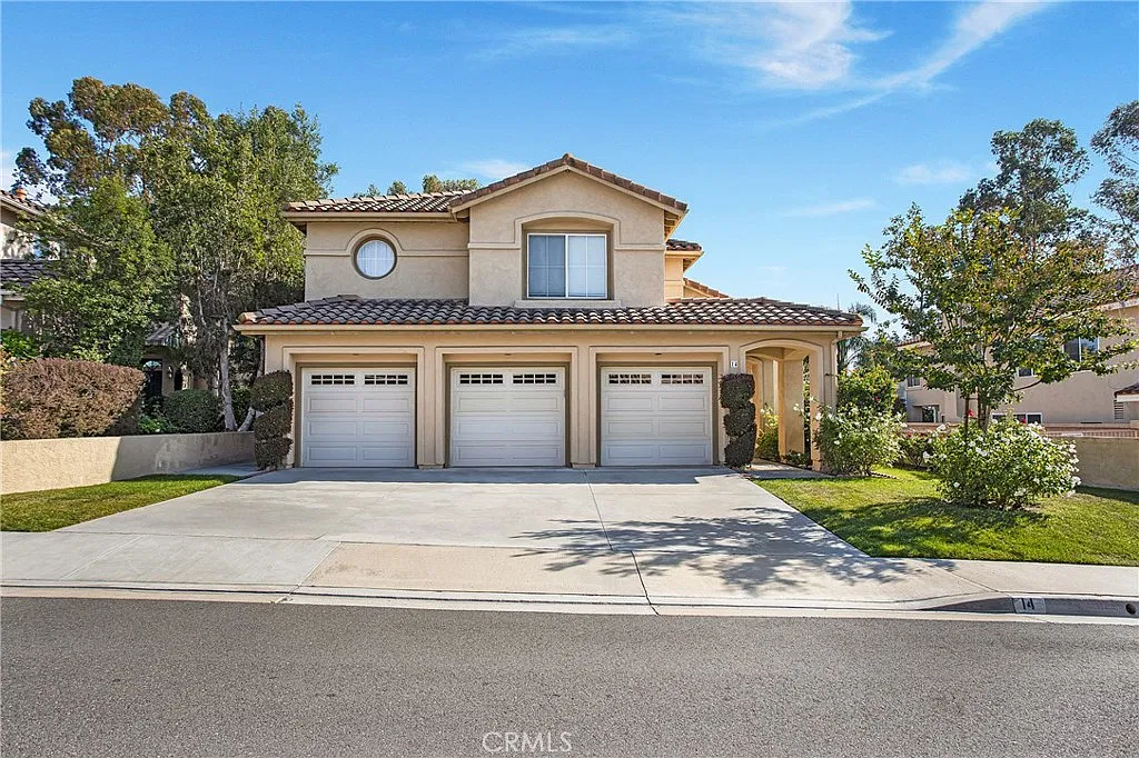 4 bed, 2585 sqft, $5,850 — Photo 1