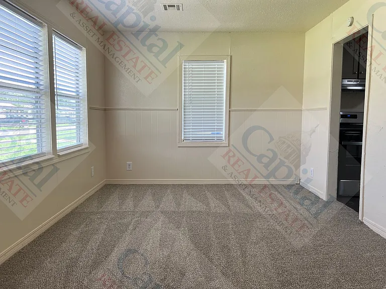 806 Bell Dr — Photo 4