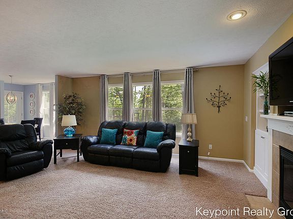 3rd image of 2186 Hollyhock Dr NE
