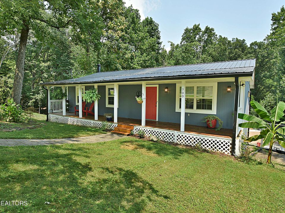 1st image of 700 Lake Forest Dr
