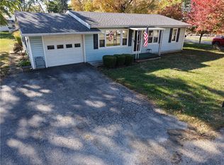 716 W Robinson St, Bethany, IL 61914