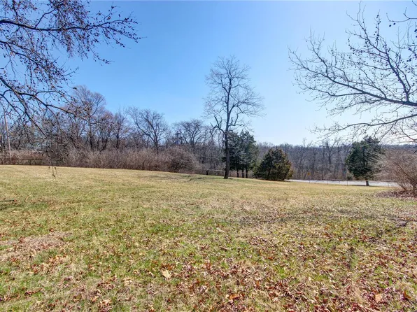 12201 Robyn Rd, Saint Louis, MO 63127