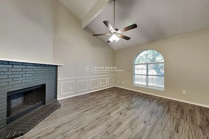 5 bed, 3.0 bath, 1992 sqft, $2,400 — Photo 4