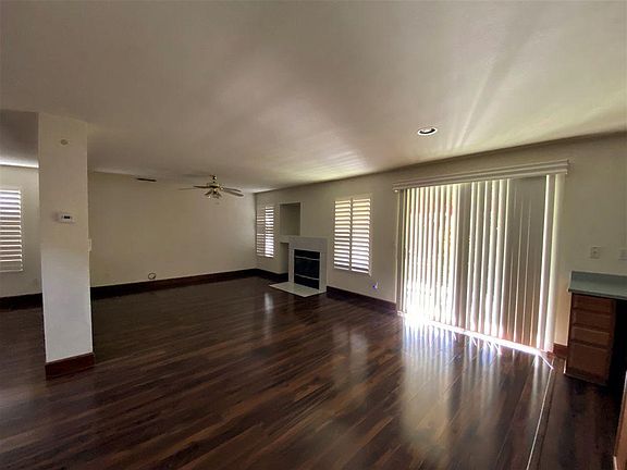2nd image of 1078 Royalblue Dr