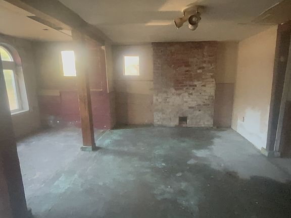 3rd image of 340 SE 3rd St
