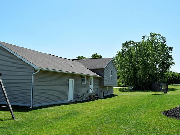 3rd image of 94 Zellers Ln SW