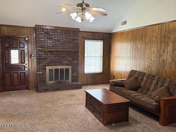3rd image of 629 Eaglewood Dr
