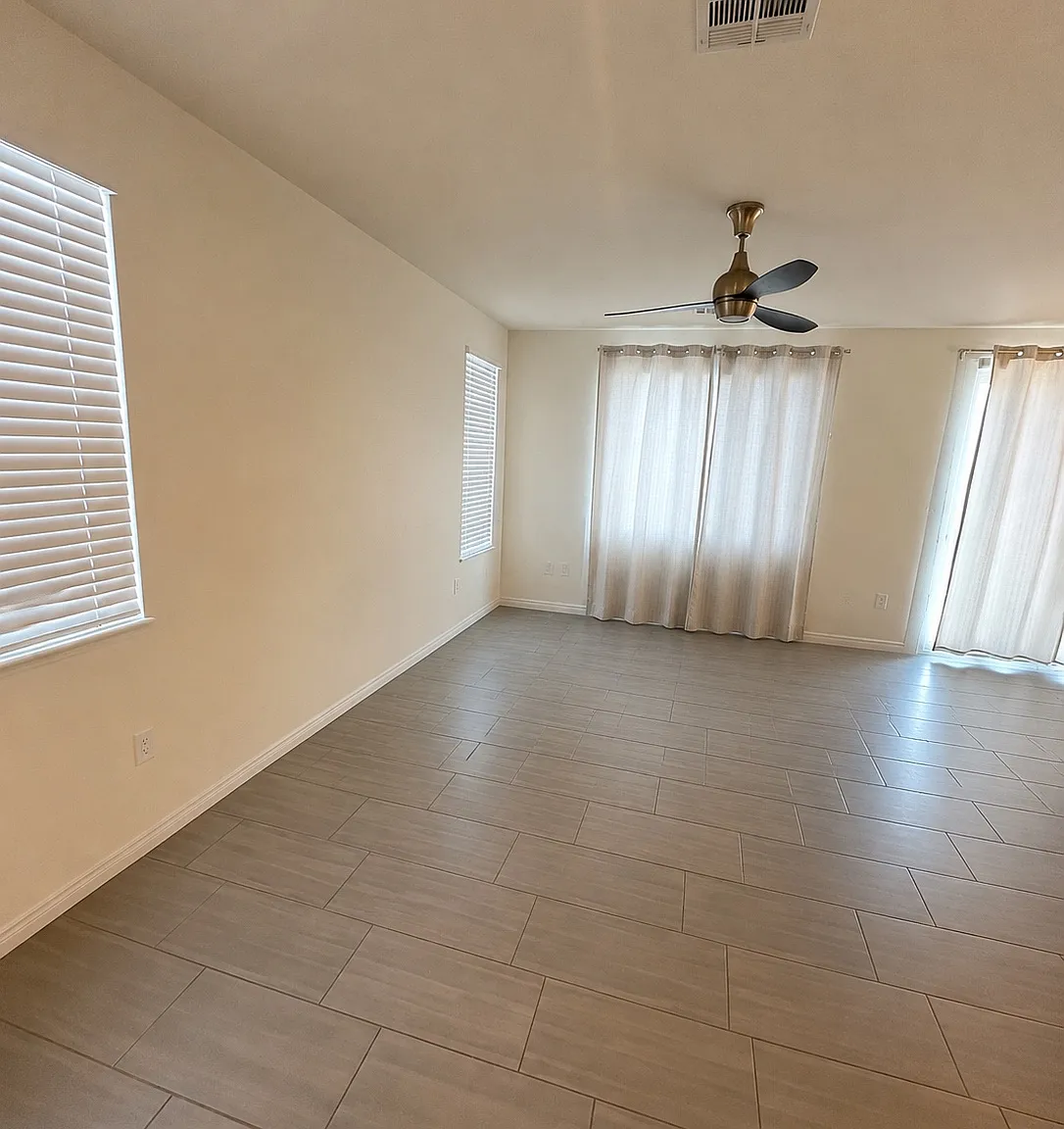 4 bed, 2.5 bath, 1867 sqft, $2,200 — Photo 3