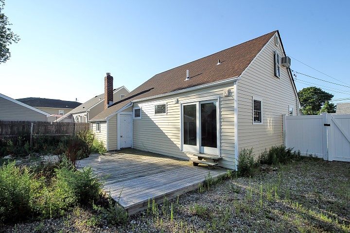 2nd image of 113 Harrison Pl
