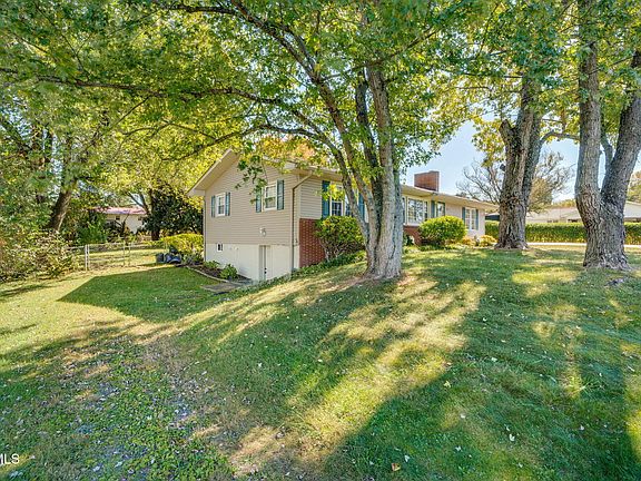 3rd image of 1209 Terrace Dr