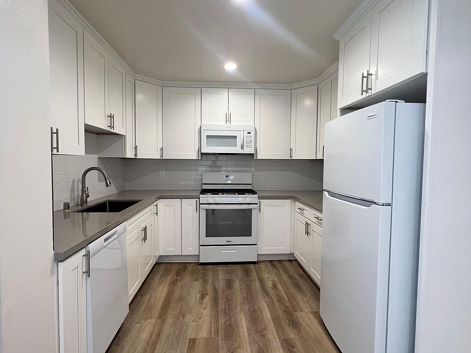 1st image of 4840 Santa Monica Ave #21