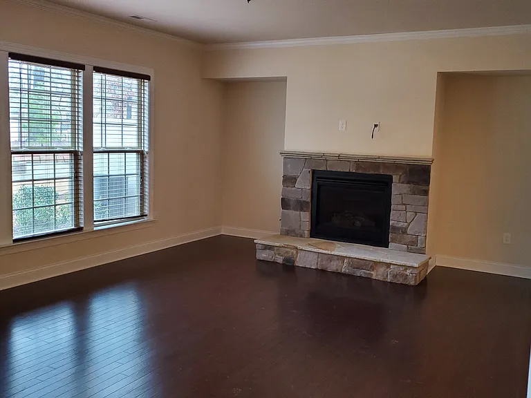 412 Daylin Dr — Photo 12