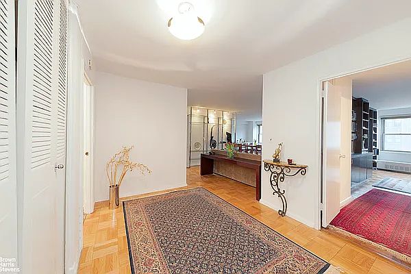 1st image of 15 W 72nd St APT 17B