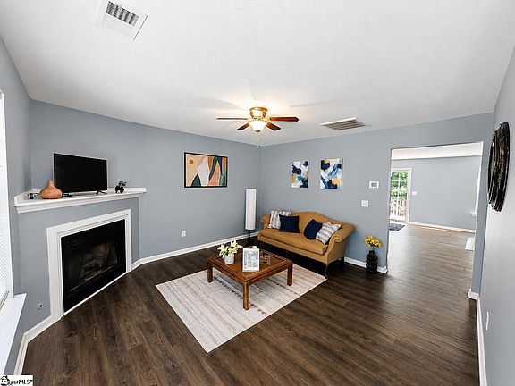 3rd image of 213 Kingscreek Dr