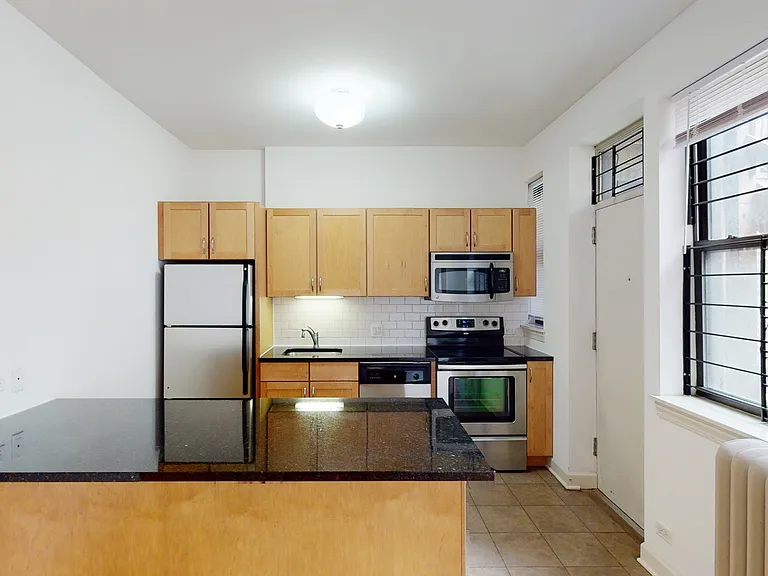 5326-5336 S. Greenwood Avenue — Photo 12