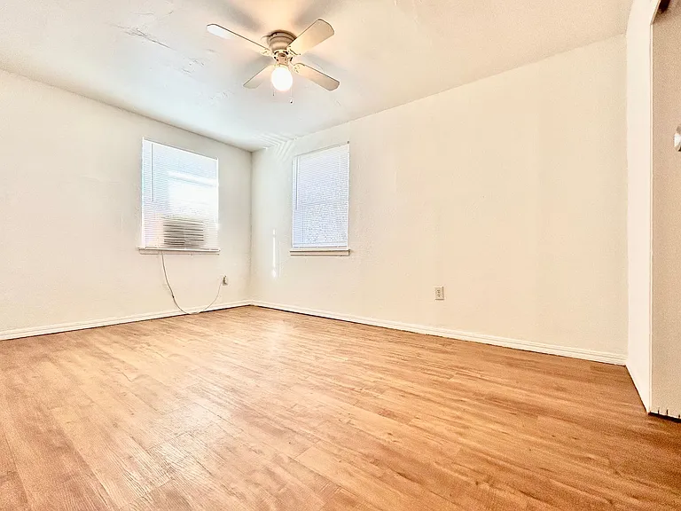 1700 Karen Dr — Photo 15