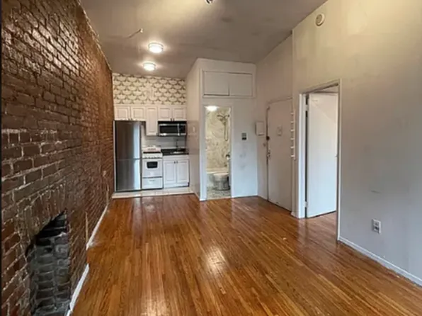 370 West 46th Street image 7 of 9