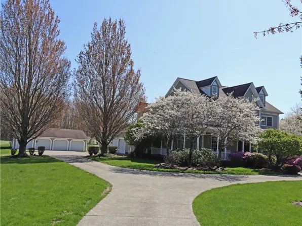 901 Lord Rd, Fairview, PA 16415
