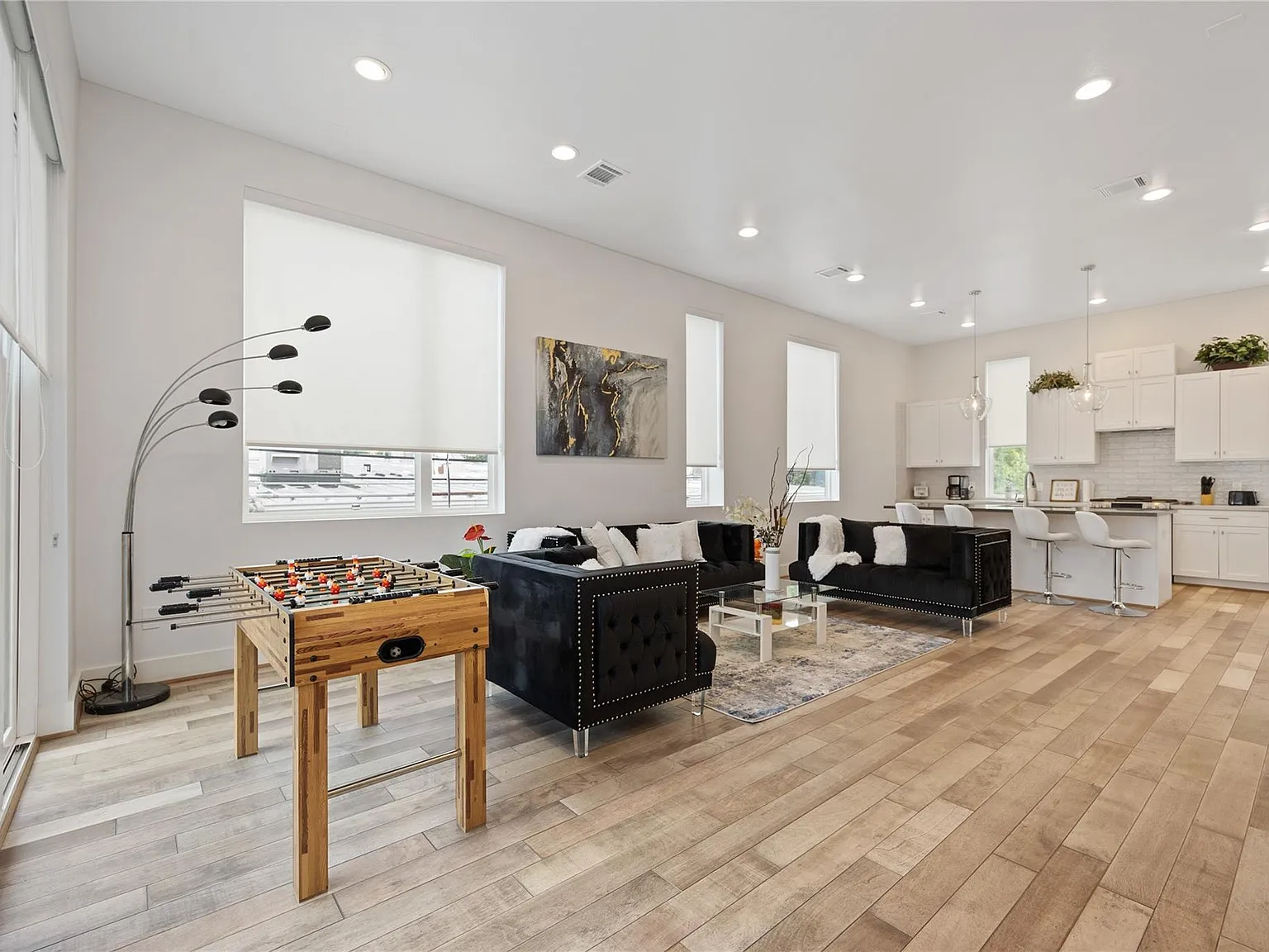 3 bed, 3.5 bath, 2036 sqft, $3,250 — Photo 3