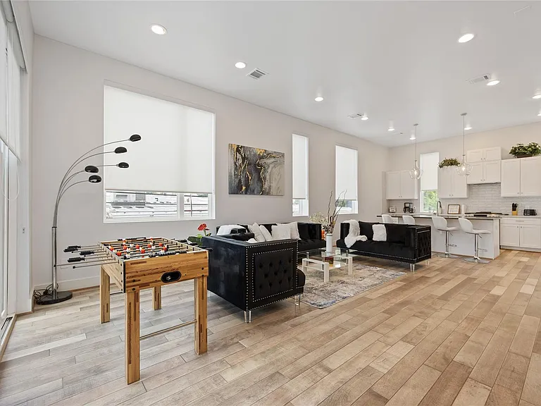 5914 Val Verde St — Photo 3