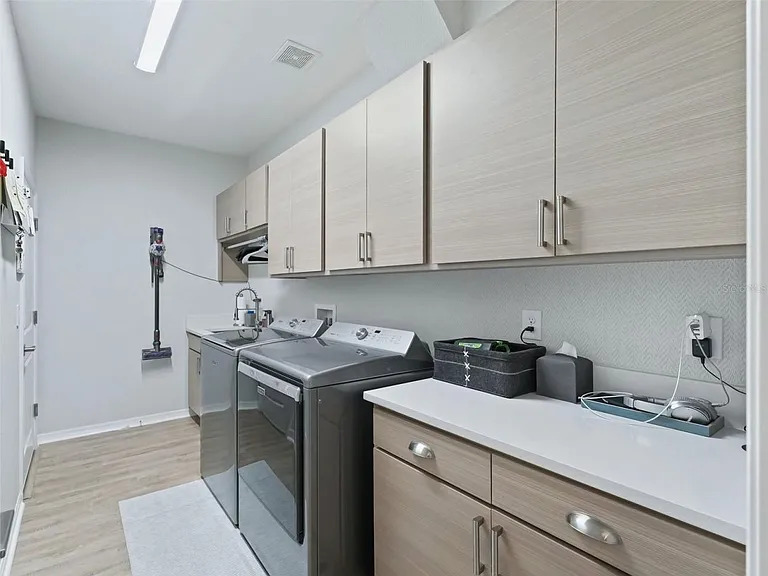 5672 NW 40th Pl — Photo 25