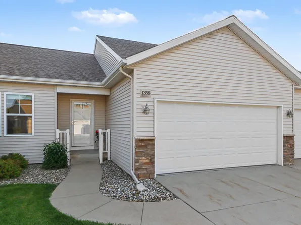 1358 S Village Cir, Kalamazoo, MI 49009