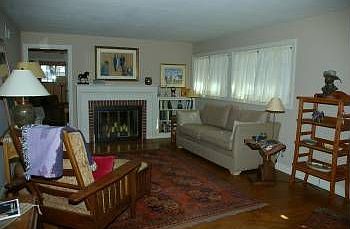 3rd image of 965 Beverly Ave