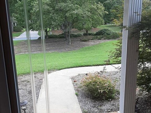 4th image of 100 Birch Ct