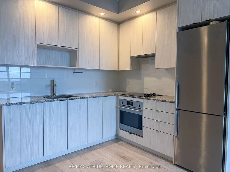 225 Village Green Sq #2705 — Photo 4