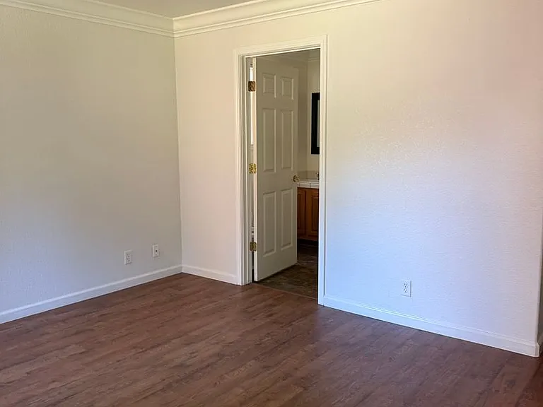 2110 Ardagh Ct — Photo 10