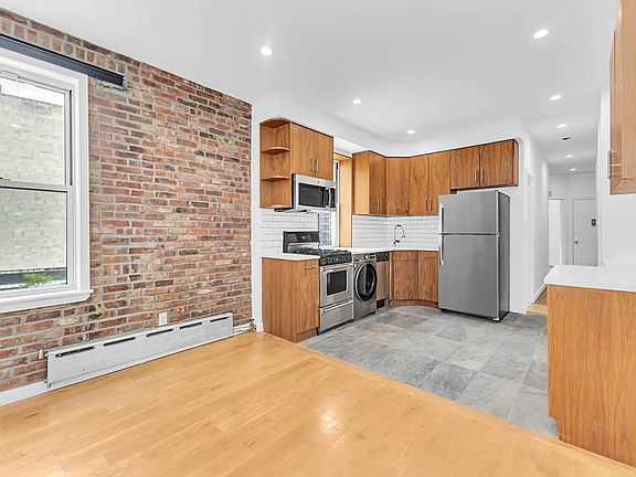 5th image of 75 Baxter St APT 25