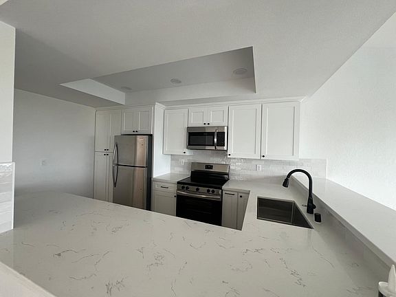 4th image of 204 Seaspray Way