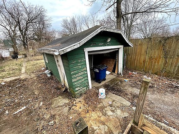 2nd image of 578 Shoop Ave