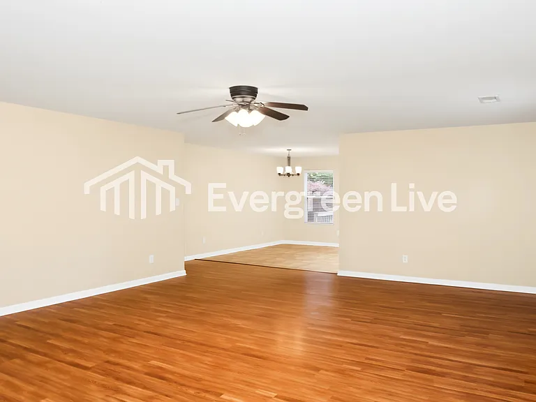 233 Laramie Cir NW — Photo 2