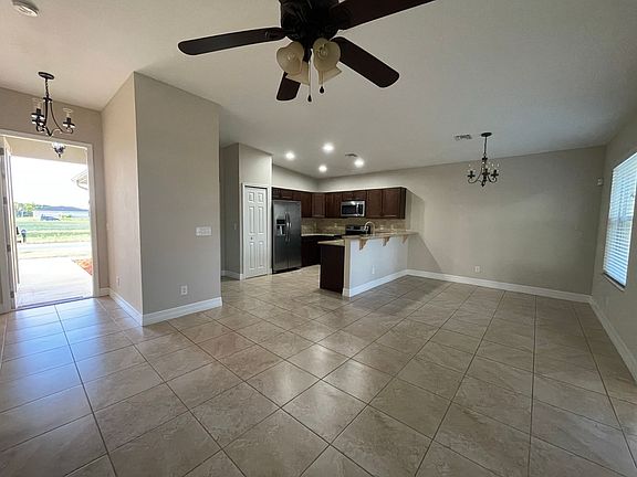 4th image of 1427 NW 19th St