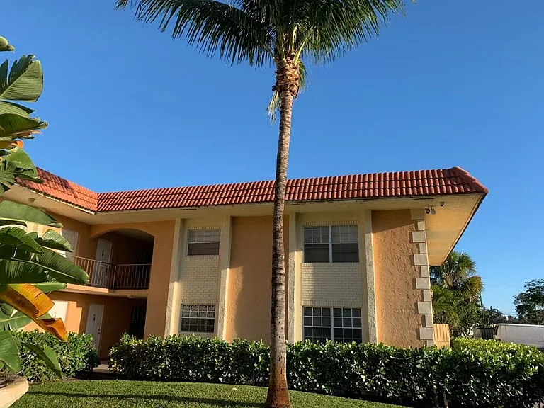 978 SW 10th Dr — Photo 11
