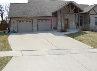 315 Tvedt Dr, Mount Horeb, WI 53572