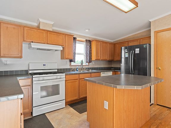 4th image of 228 Pine St