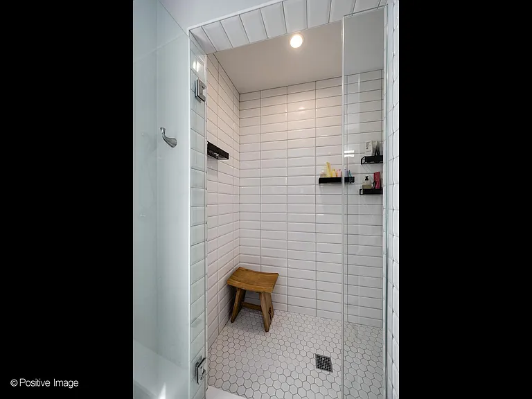 833 N Hoyne Ave #2S — Photo 12
