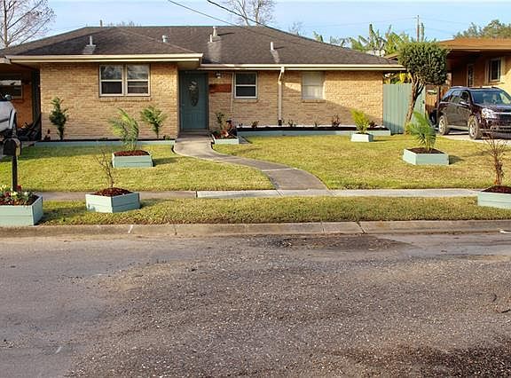 2nd image of 10123 Hillwood St