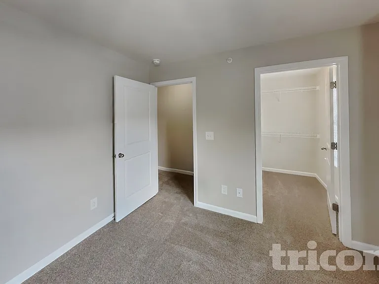 305 Woodfern Ct — Photo 9