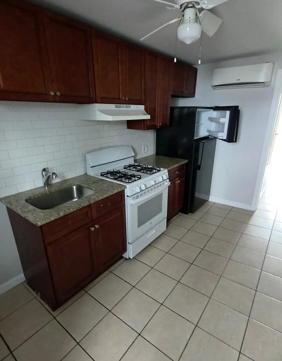 Studio, $1,400 — Photo 1