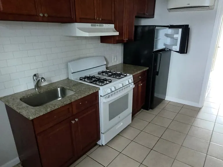 83 Market St #9 — Photo 1