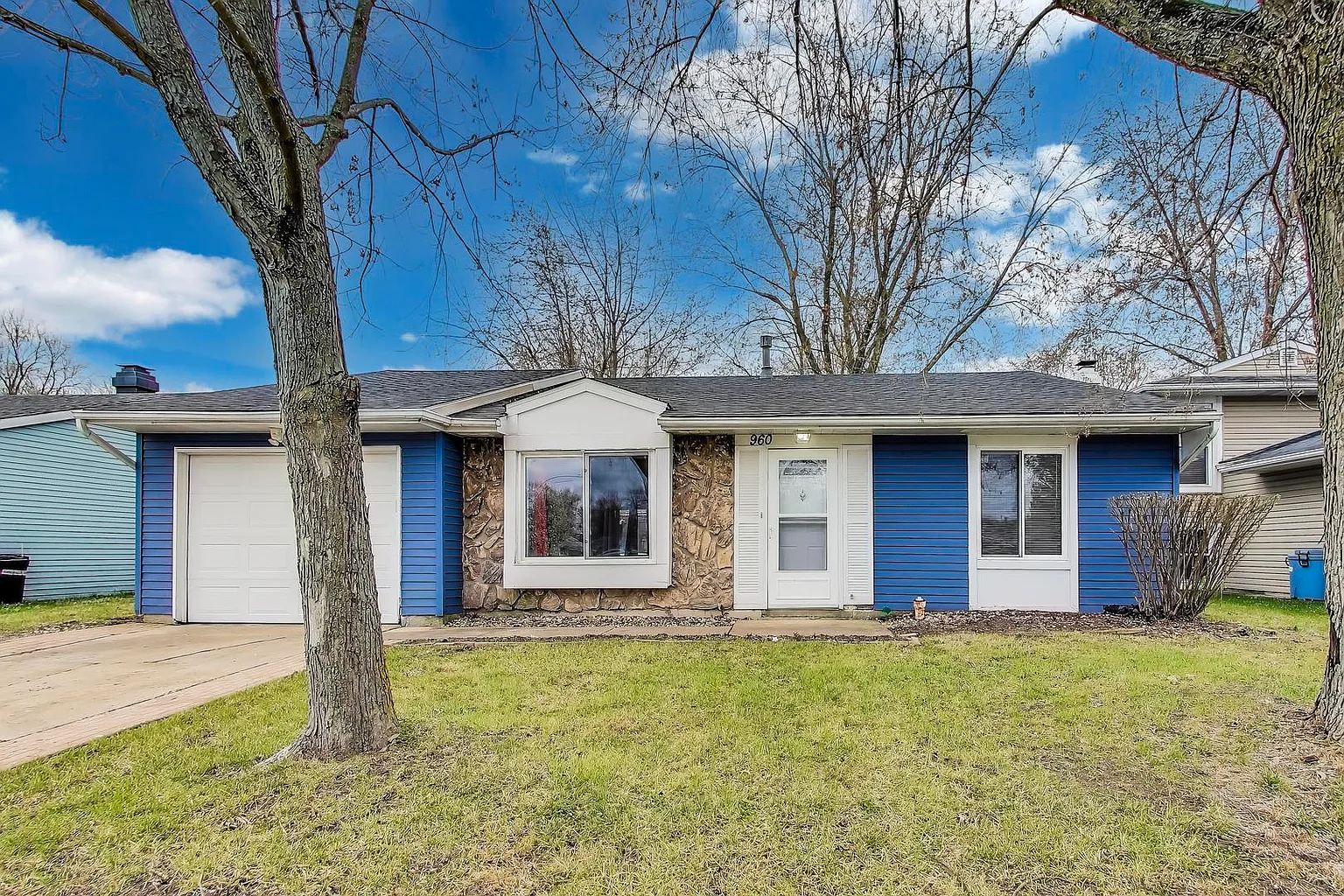 960 Mulford Ln photo 1